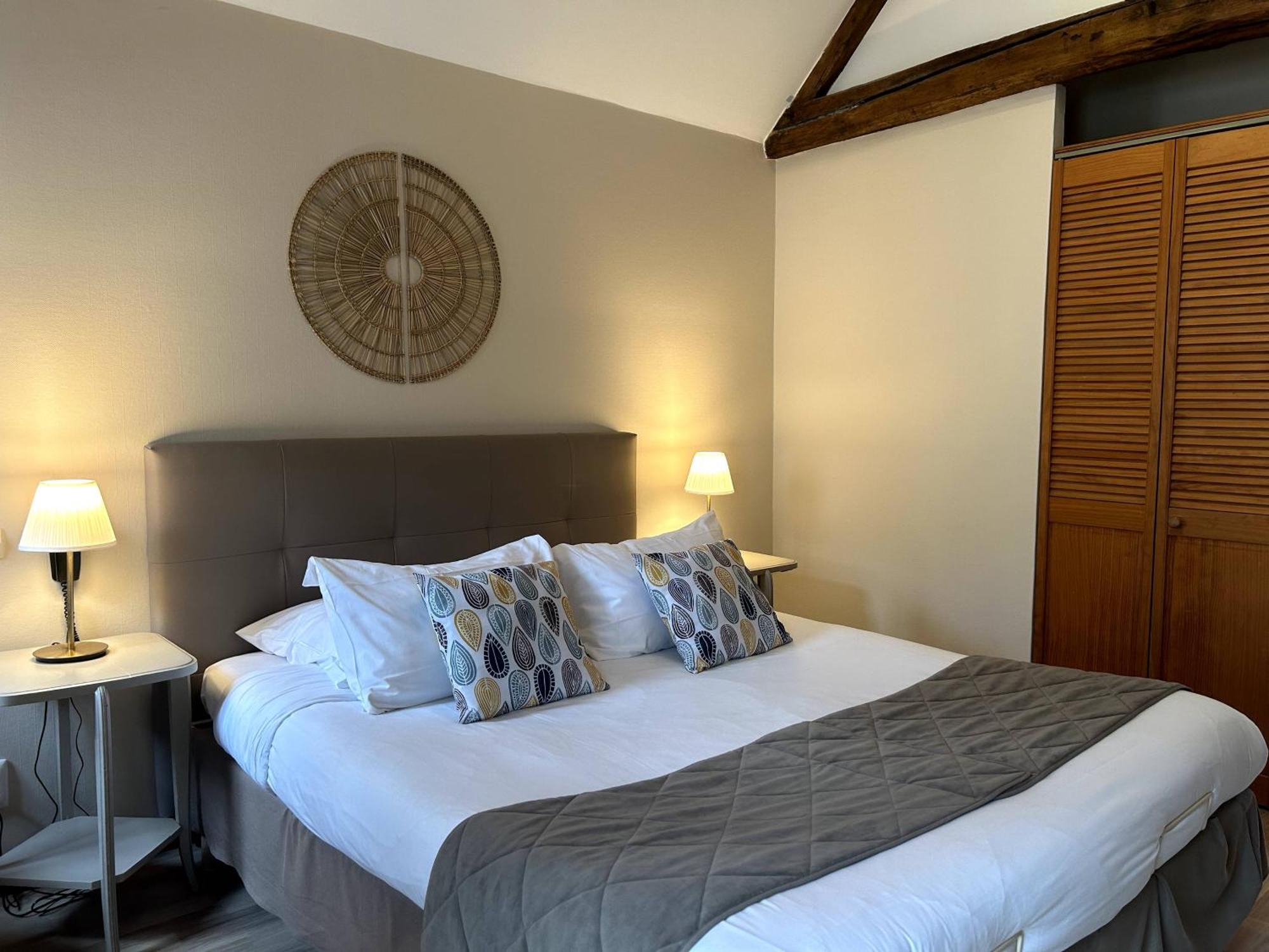 Logis Auberge Le Colombien - Hotel Et Restaurant วิลองดรี ภายนอก รูปภาพ