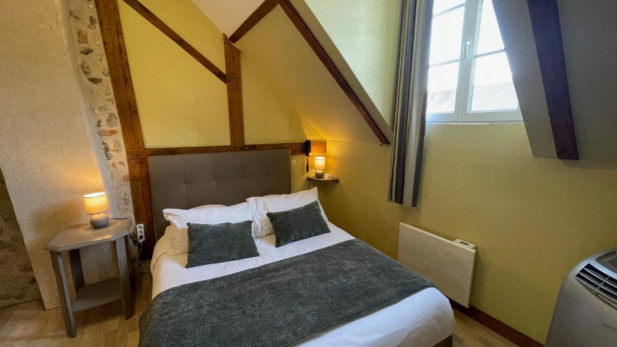 Logis Auberge Le Colombien - Hotel Et Restaurant วิลองดรี ภายนอก รูปภาพ