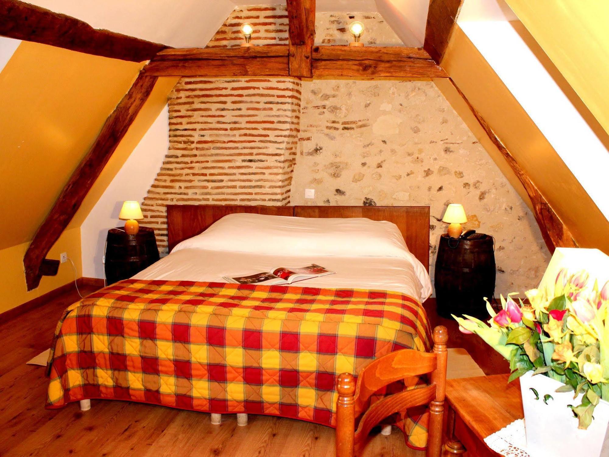 Logis Auberge Le Colombien - Hotel Et Restaurant วิลองดรี ภายนอก รูปภาพ